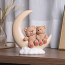 Figura Decorativa Ursos na Lua Teddy Charm em Resina 18cm